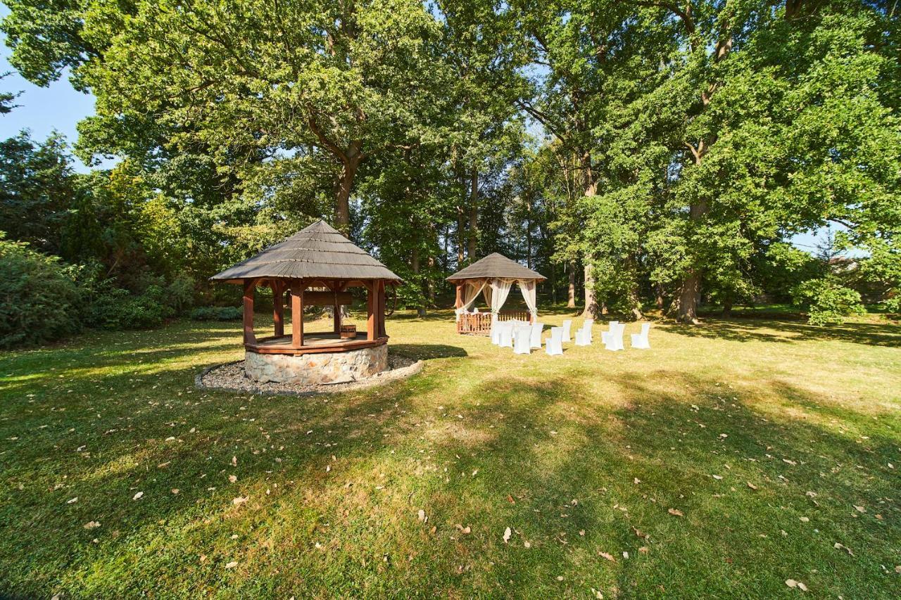 Penzion Zamek Lesany Netvořice Exterior foto