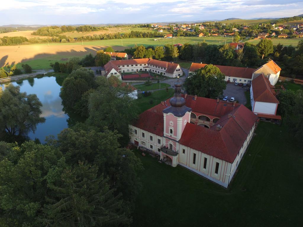 Penzion Zamek Lesany Netvořice Exterior foto